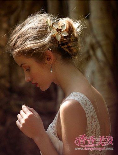 如何把长头发盘起来 中年女性长头发怎么盘_香