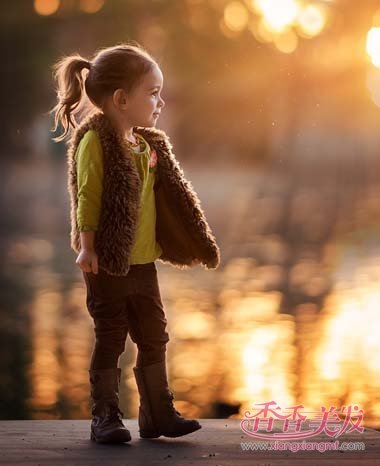 小孩中长发发型扎法 小女孩长发型绑法(4)_香香