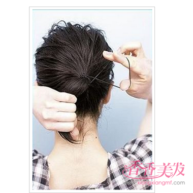 短发辫子发型扎法步骤 新发型2017女短发扎辫