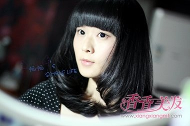 首页 玩发型 卷头发 方脸适合黑色中长发内卷发型吗 黑色中长发发型