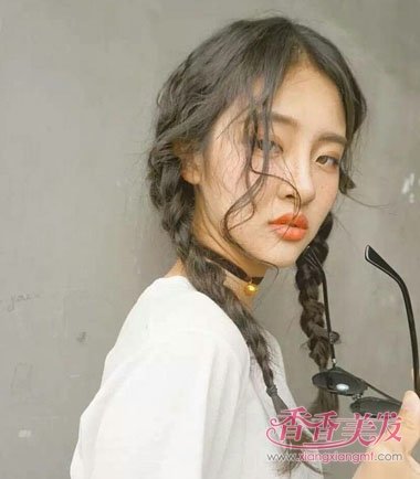 怎么编最简单的麻花辫子 麻花辫的编发手法(3