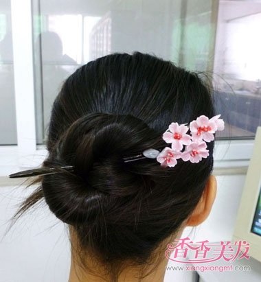 长头发怎么用簪子盘简单 盘长头发的方法图解