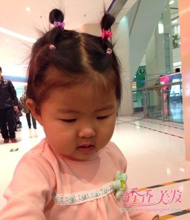 小孩蘑菇头怎么扎好看 蘑菇头的扎法(3)