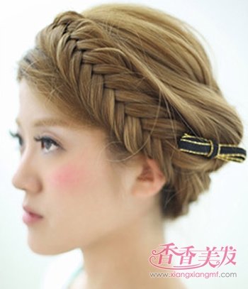 夏季长发简单扎法图解 夏天中长发自己在家怎样盘发_图解大全 夏季长发简单扎法图解 夏天中长发自己在家怎样盘发