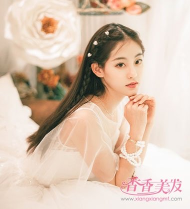 韩版女生中分编发公主头发型