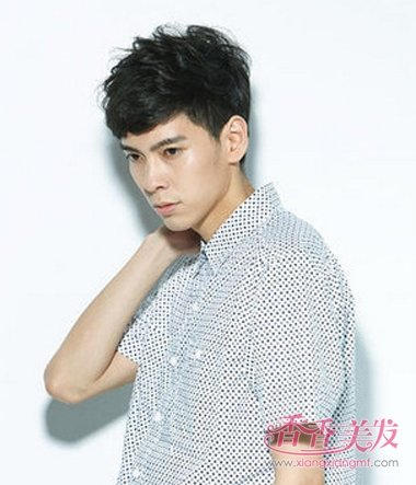 适合头发少的男发型 男士秃鬓角发型_香香美发