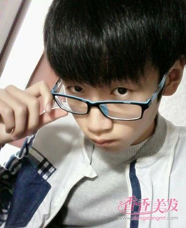初中男生应留什么发型 初中生男生发型_香香美