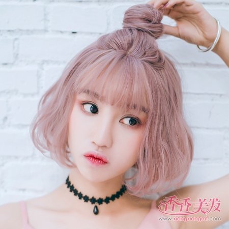 显年轻短发烫发发型 烫发后怎么做发型_香香美