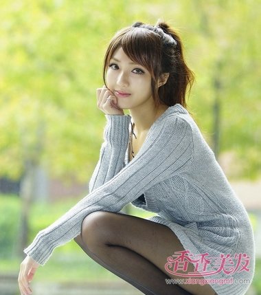 扎头发 中长发扎头发发型图片 简单中长发扎发型设计女生中分扎马尾辫