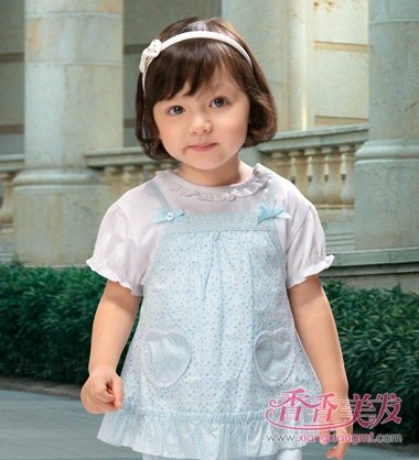 小女孩斜刘海内扣妹妹头发型