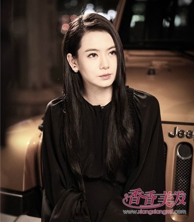 戚薇头发长长了 戚哥生日散发过肩