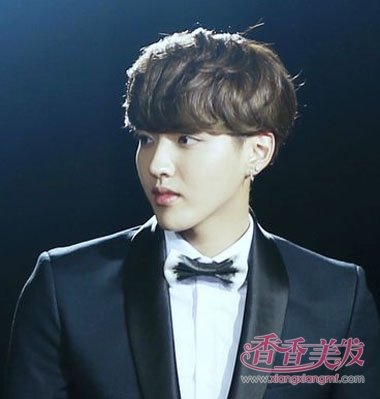 男生什么样的发型显脸小 男生圆脸适合的发型