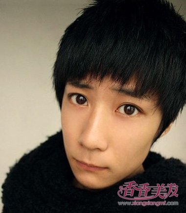 初中男孩什么发型好看 冷酷的男生的发型(2)