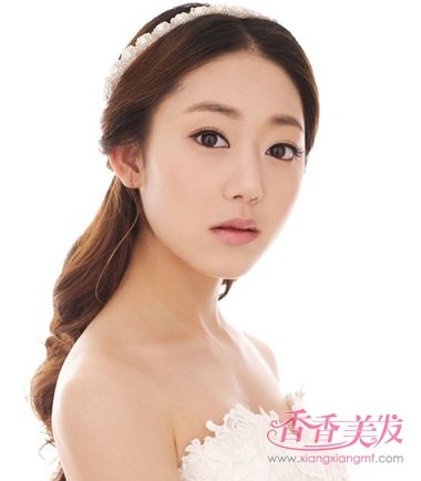 圆脸适合做哪种新娘发型 适合圆脸型的新娘妆发型