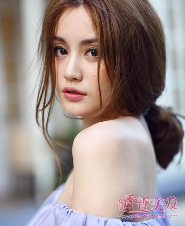 露额头马尾蓬松感梳头发的方法图解 马尾怎么