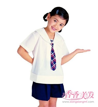 小女孩学生服简单又漂亮的发型 小学生搭配什么衣服或