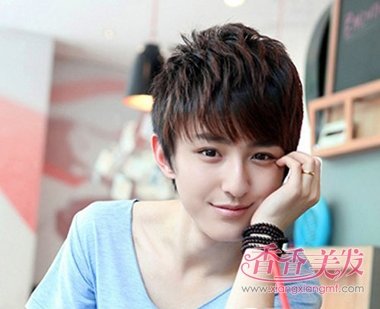 男生中学生发型标准 适合男生的发型有哪些_香