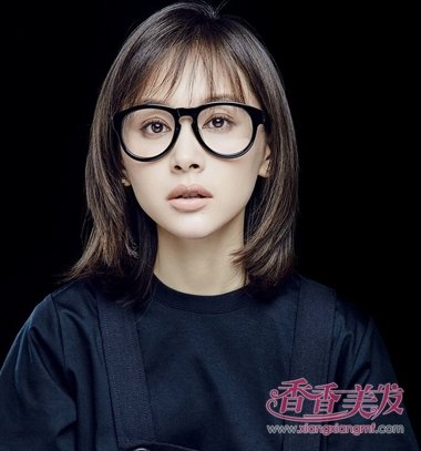 春天烫短发配什么服装好 短发女生衣服设计_香