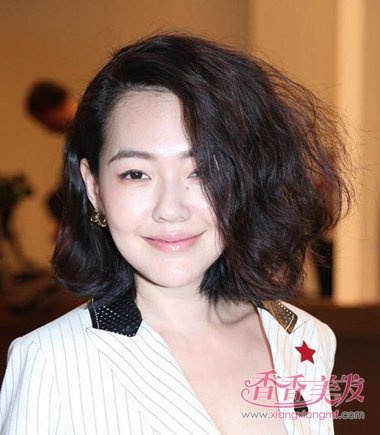 小S与蔡康永同台比卖萌 中短发造型别有一番韵