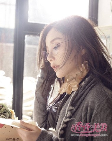 李小璐暖冬剧肤白赛雪 你的发型穿搭可以是明