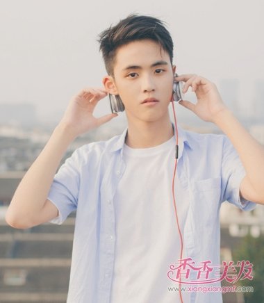 初中男生应该剪什么发型 初中男潮流发型图片