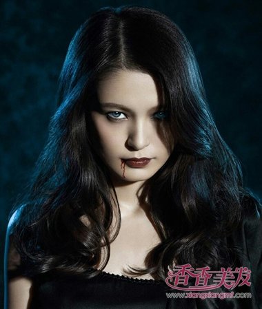 肖茵挑战美丽新高度 灵魂摆渡3娅发型好有型_