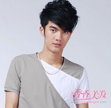 今年男生初中生流行什么发型 初中男生吊发型大全