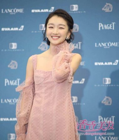 小粉红和帅女生 马思纯周冬雨领奖发型透性格