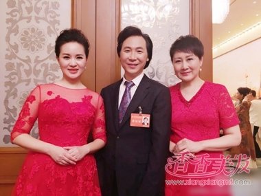 张凯丽超短发活动 新发型引领潮流