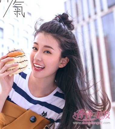 颂》关雎尔丸子头配仙女裙如童话公主 乔欣文