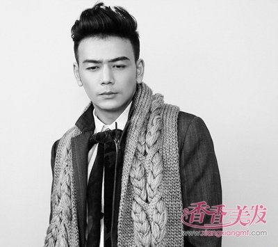 杨烁 短发背头发型