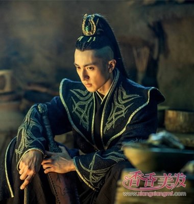 《武动乾坤》男主定妆照古装发型二