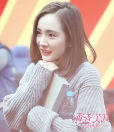 杨幂三打直播手机太调皮 奔三杨幂利用减龄发