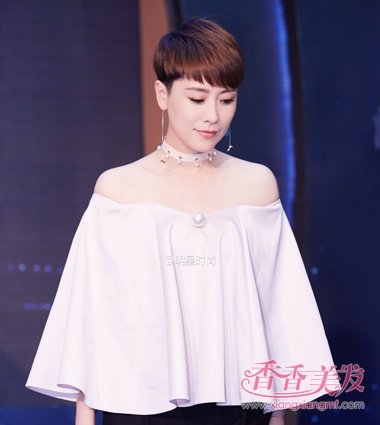 海清短发黑裙化身优雅率性黑天鹅 奔四海清优