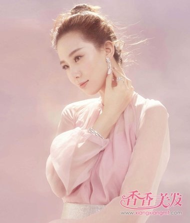 刘诗诗登《芭莎珠宝》封面化身花中仙子 刘诗