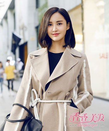 张歆艺看球飘孕味? “二姐”张歆艺示范齐肩短发正确打理方式