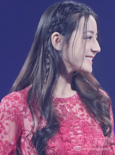 迪丽热巴替补杨颖上《跑男》 新疆美妞迪丽热