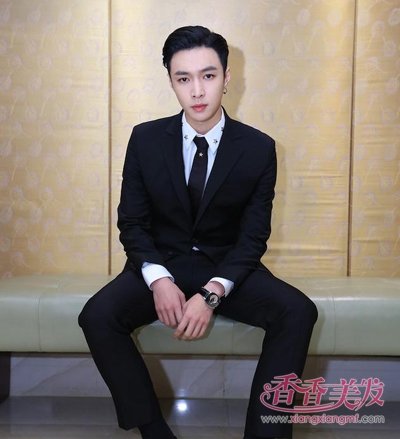 张艺兴偏分短发绅士又帅气 张艺兴演绎男神发