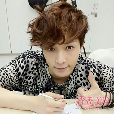 张艺兴偏分短发绅士又帅气 张艺兴演绎男神发