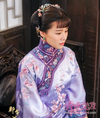 《那年花开月正圆》齐刘海清代盘发发型