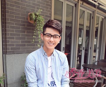初中戴眼镜的帅哥剪什么发型好看初中生帅的发型有哪些