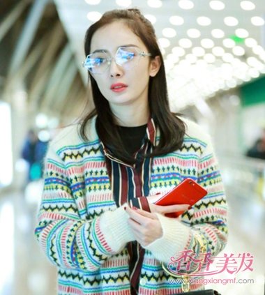 杨幂机场发型大放送 白浅上神下凡到机场变身