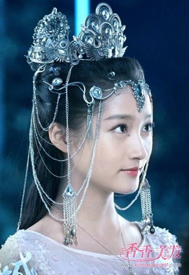 《凤囚凰》关晓彤古装发型太辣眼 5款关晓彤唯