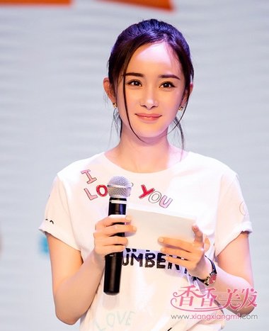 杨幂扎马尾辫青春飞扬 杨幂减龄马尾辫发型演
