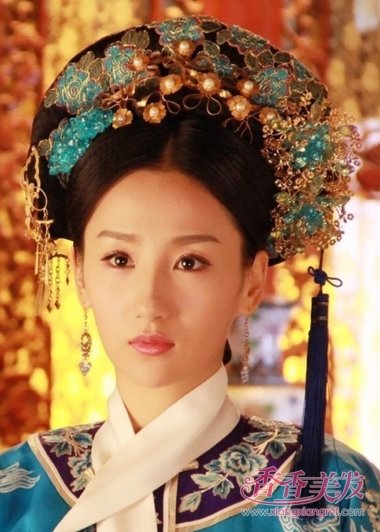 高洋含泪古装造型婉约淡雅 高洋唯美古装发型楚楚动人