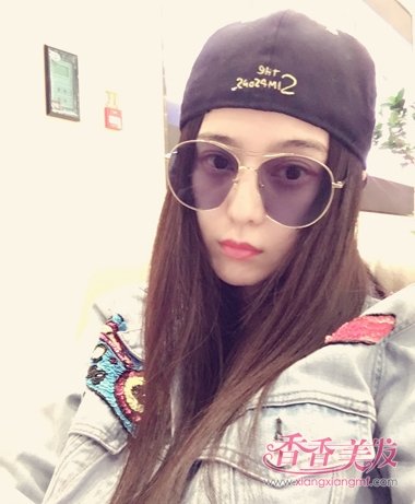 范冰冰长直发搭乞丐裤发型范儿十足范冰冰那呢子少女配大衣什么穿图片
