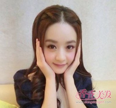 周冬雨刘海编发变身萌妹纸 赵丽颖Angelababy