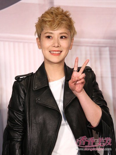 清现身机场依旧是短发 海清成熟气质型短发发