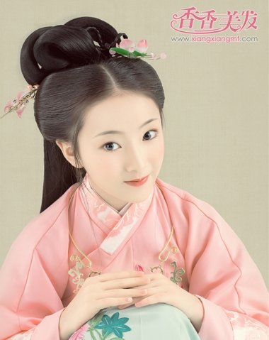 小戏骨陶奕希拍古装写真 儿童古版发型也淑女