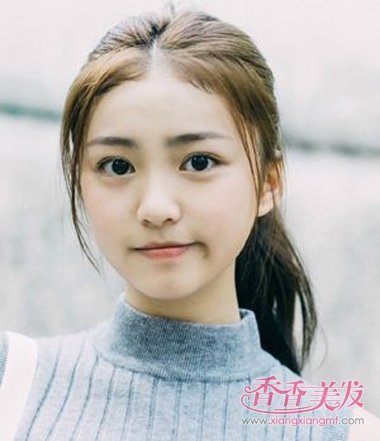 学生气中分头发长扎好看 头发中分的美女们(2)